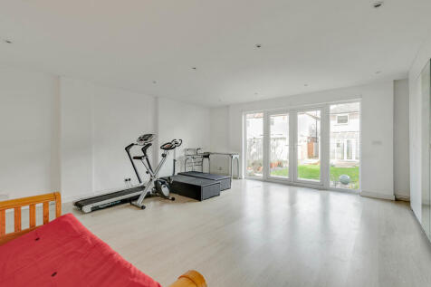 22 Blacklands Roa...