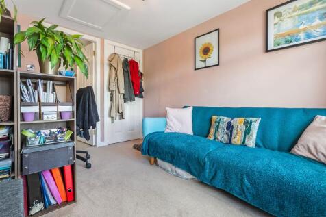 Bedroom 3/Study