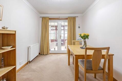Bedroom 2/Dining Room