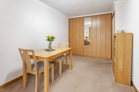 Bedroom 2/Dining Room