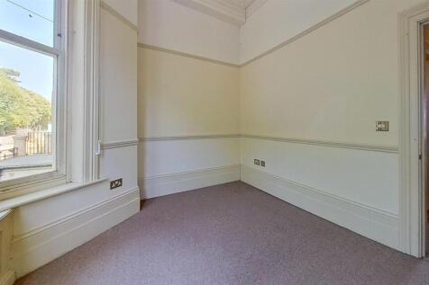 Flat-3-Middle-Crescent-Marine-Crescent-Bedroom.jpg