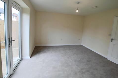 www.primechoiceproperties.co.uk living room.jpg