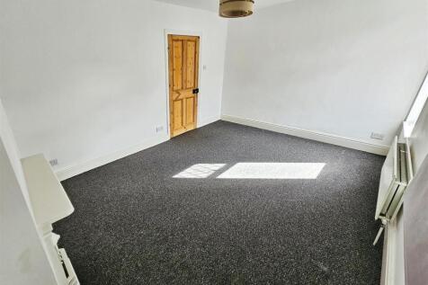 Bedroom 1.jpg