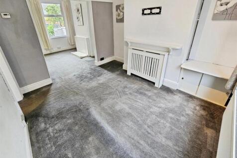 primechoiceproperties.co.uk lounge.jpg
