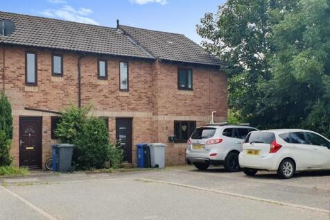 Two bedroom end terraced property on Ise Lodge, Ke