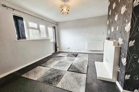 www.primechoiceproperties.co.uk - lounge.jpg
