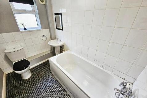 www.primechoiceproperties.co.uk - bathroom.jpg