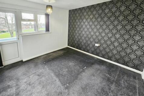 www.primechoiceproperties.co.uk - bedroom 1.jpg