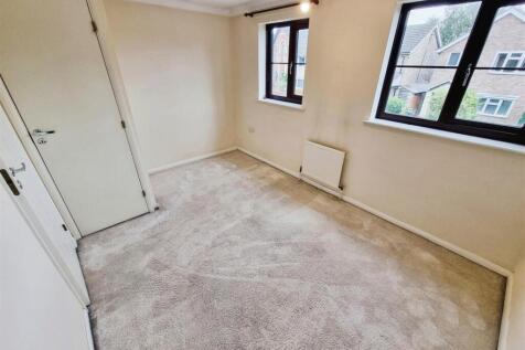 Bedroom 1.jpg