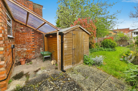 Queen-Street-Rushden-Terrace-home-best-estate-agen