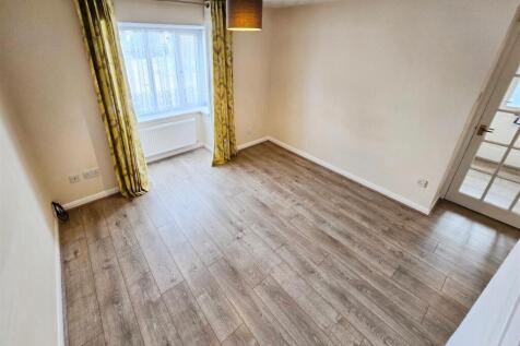 Boxgrove-Priory-Bedford-Prime-Choice-Living-room.j