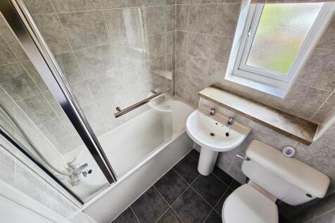 Boxgrove-Priory-Bedford-Prime-Choice-Bathroom.jpg