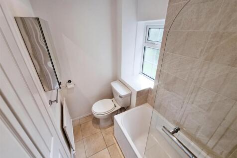 Bathroom-Bedford-Prime Choice-Best Letting Agents.