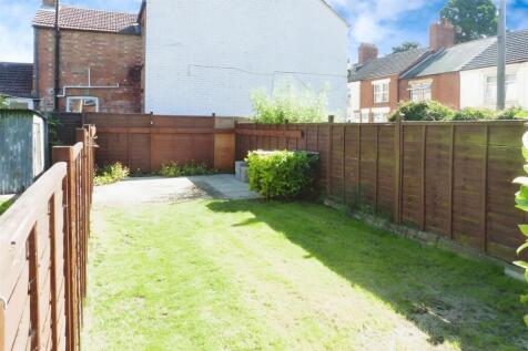 www.primechoiceproperties.co.uk-back garden.jpg