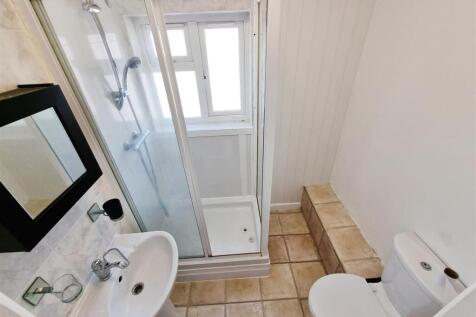 Dayton Street, Rushden, Bathroom, 2 bedroom house,