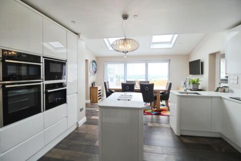 Kitchen Breakfast &#43; Family Room