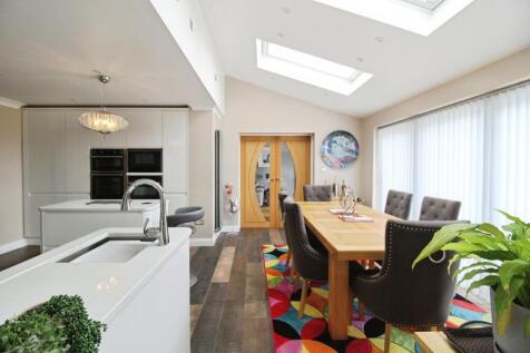 Kitchen Breakfast &#43; Family Room