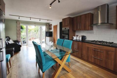 Kitchen &#43;  Dining Room