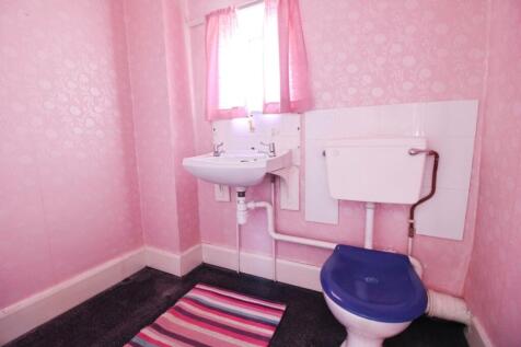 WC &#43; Wash Hand Basin