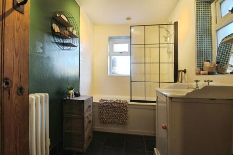 Family Bathroom (Ground Floor)