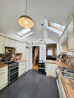 Kitchen (b)