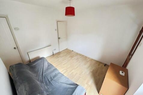 Living Room (b)