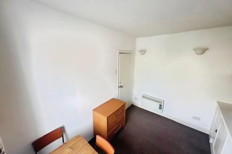 Additional Room (...