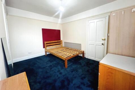 f994abd3-bedroom ...