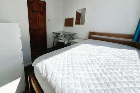 e1e120ce-bedroom ...