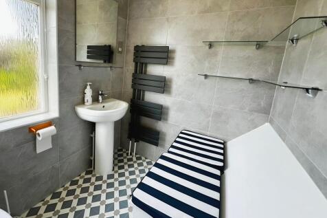 082b066b-bathroom...