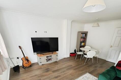 Living Room (b)