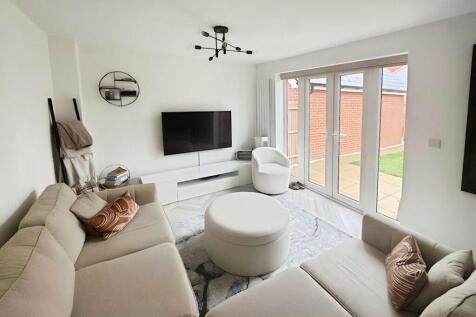 Living Room (b)