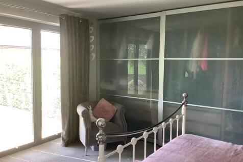 bedroom master.jpg