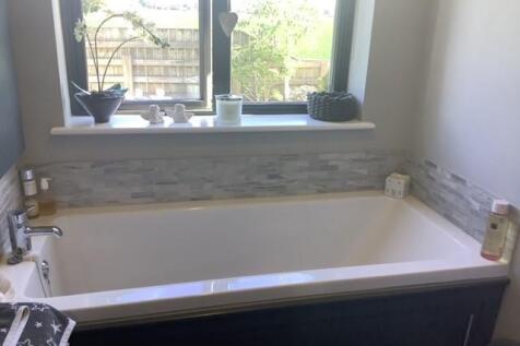 bathroom 1.jpg