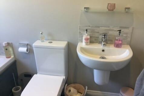 bathroom 2.jpg