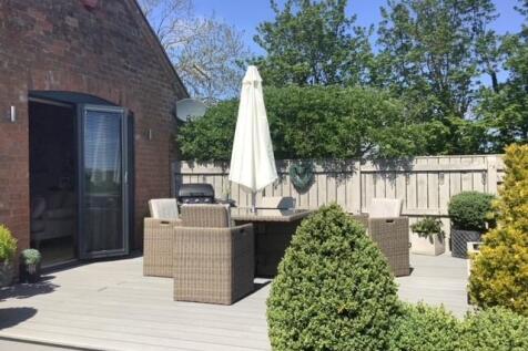Rear garden patio area.jpg