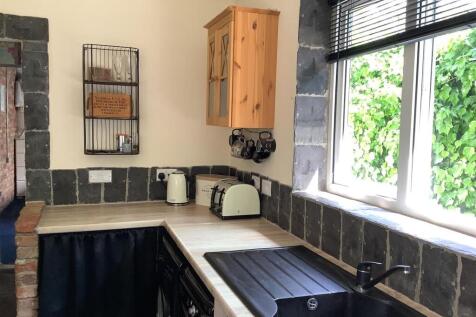 kitche work top.jpg
