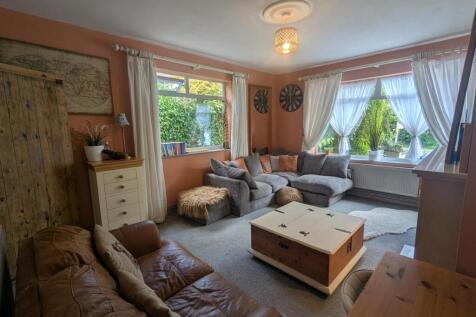 Lounge1.jpg