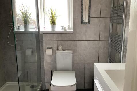 Bathroom (first floor)