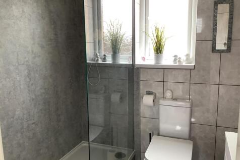 bathroom 2 3.jpg