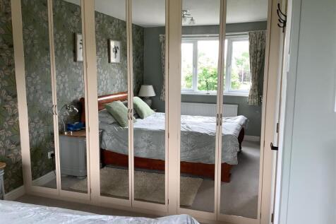 bedroom 1 4.jpg