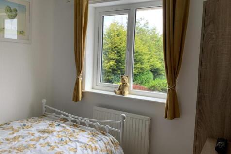 bedroom 2 3.jpg