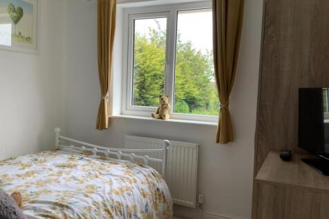 bedroom 2 4.jpg