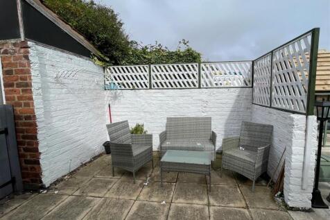 Rear courtyard