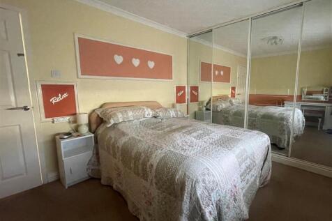 Master Bedroom (ground floor)