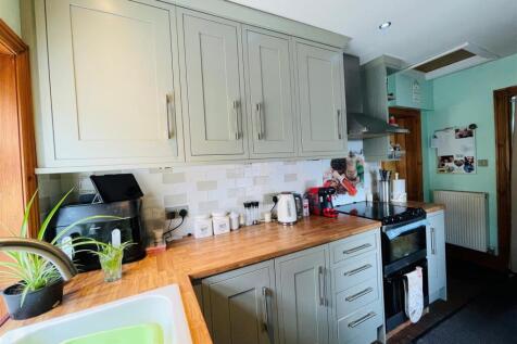 Kitchen 2.jpg