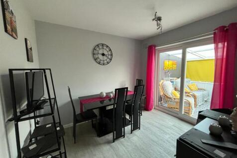 Dining room / Bedroom 2