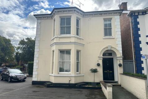 Flat 2, 80 Radford Road.jpg