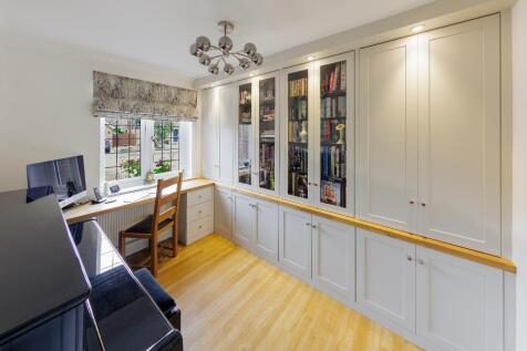 4-Fairhurst-Drive-34.jpg