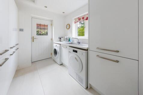 4-Fairhurst-Drive-19.jpg